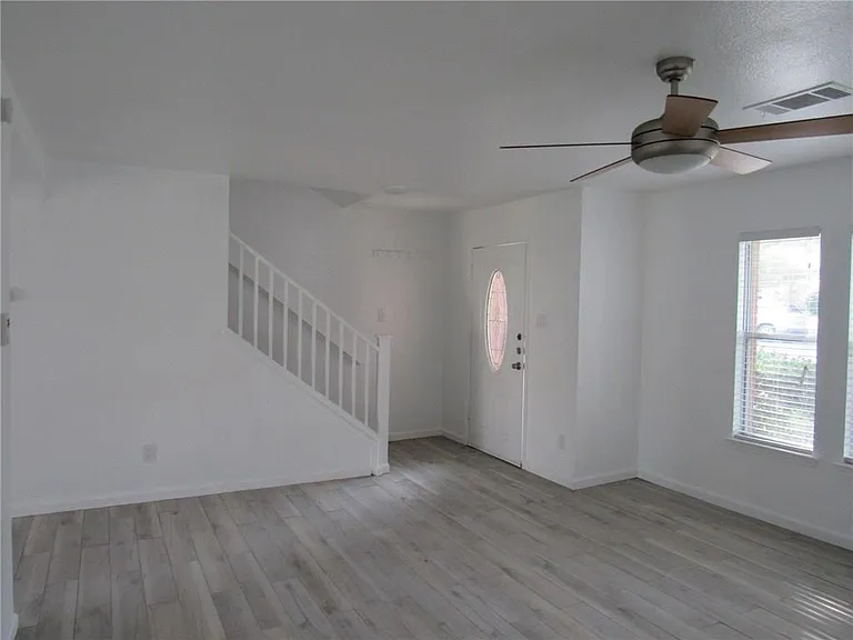 2107 Deer Creek Trl — Photo 4