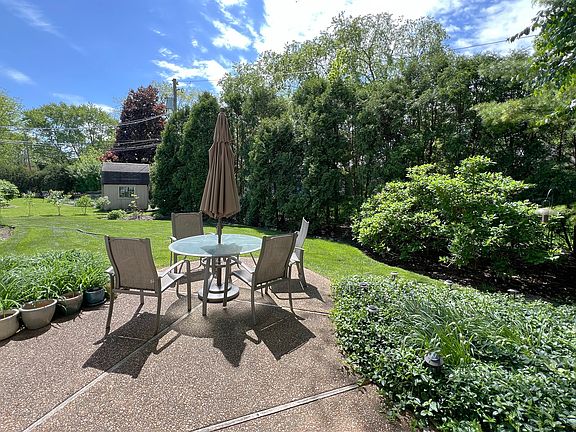 5th image of 903 W Whitegate Dr