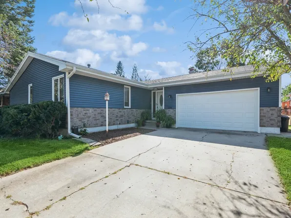 1711 N 10th Ave E, Newton, IA 50208