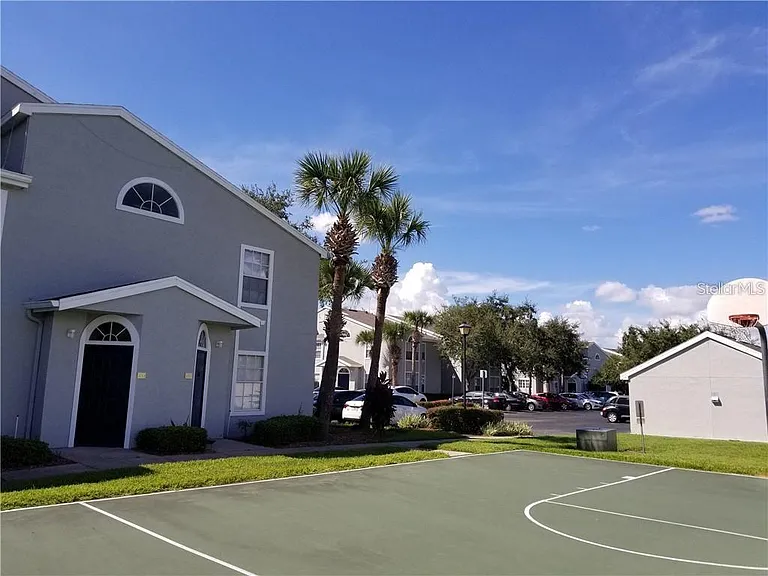 Columbia Arms Cir — Photo 3