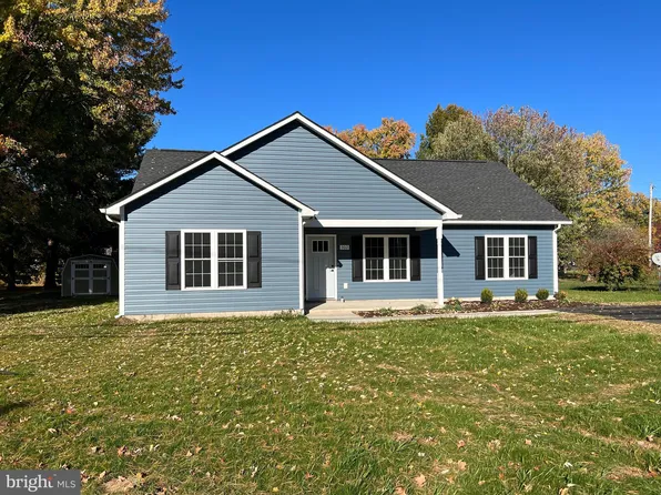 302 7th St, Grottoes, VA 24441