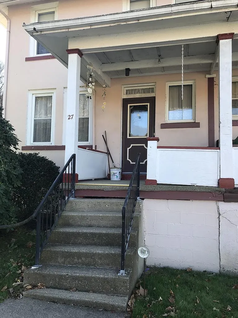 27 4th St photo 1