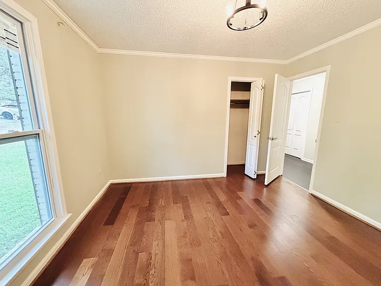 7905 Castleton Ln — Photo 27