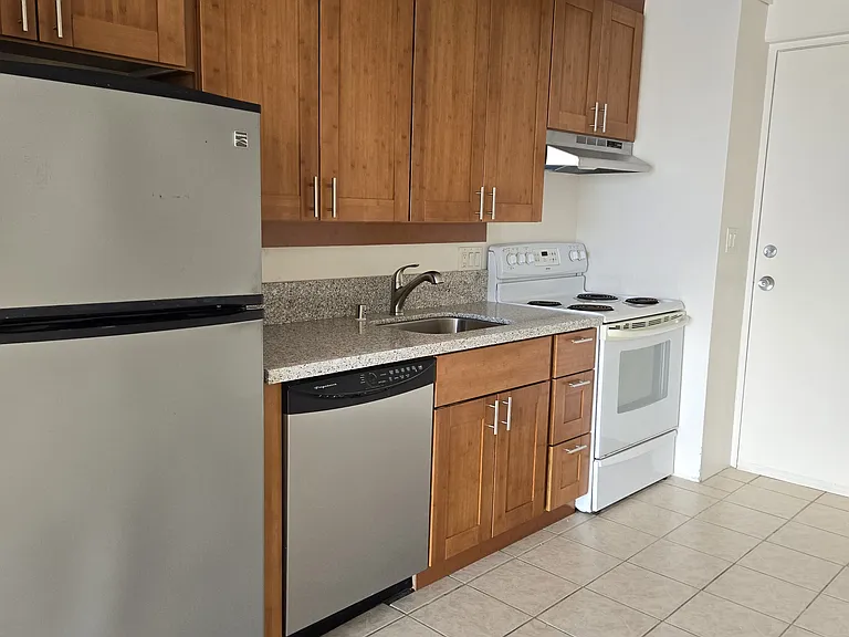 1655 Makaloa St #2404 — Photo 2