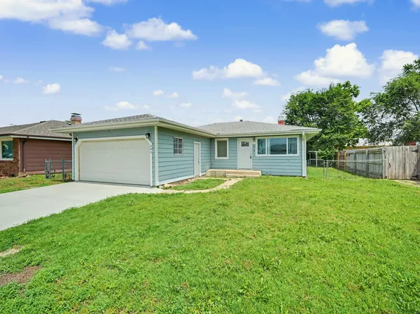 745 Willow Dr, Salina, KS 67401