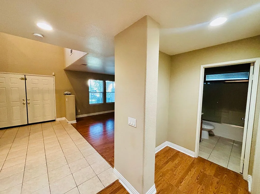 4 bed, 3.0 bath, 3638 sqft, $3,200 — Photo 4
