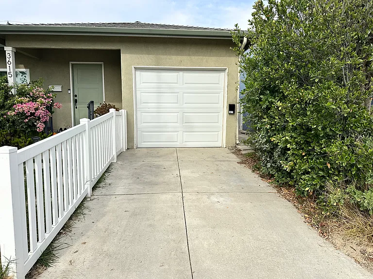 3617 W Victory Blvd — Photo 29