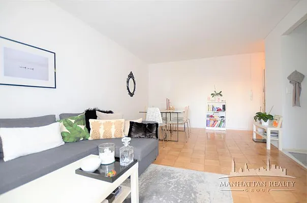 Rented by Manhattan Realty Group | media 1