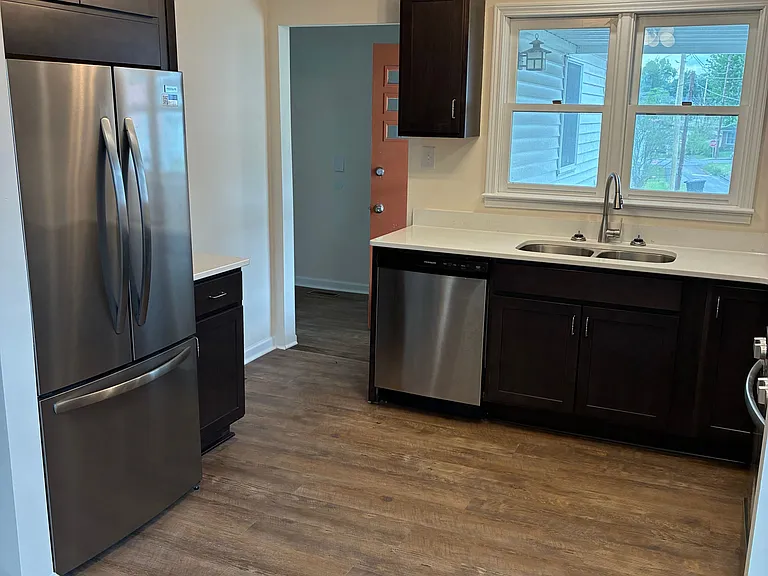 314 Thompson Ave — Photo 20