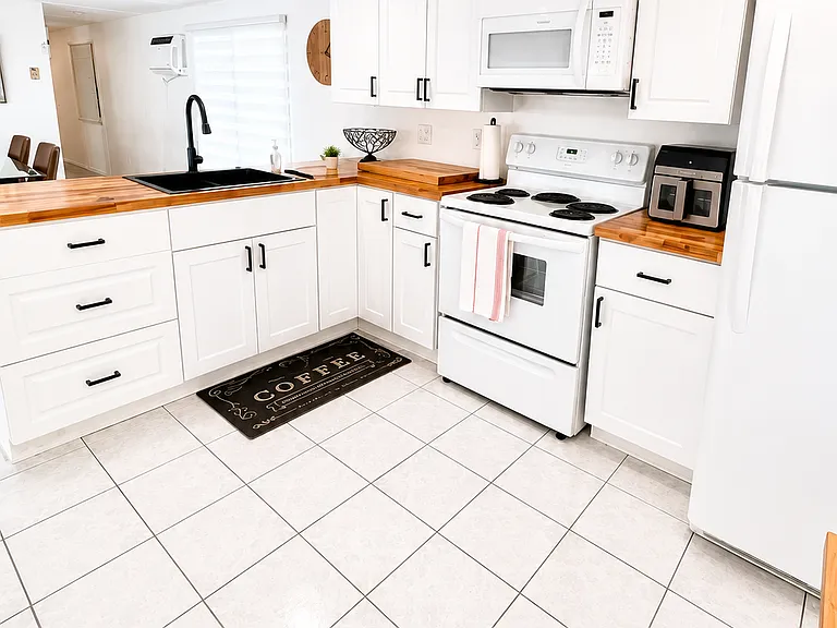 219 W Lake Dr — Photo 3