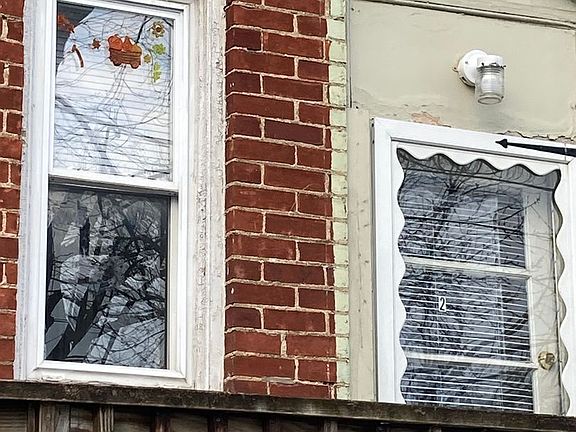 5th image of 619 W Howard St APT 2