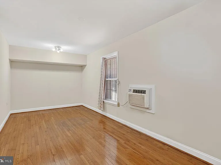 1820 Swann St NW #4 — Photo 2