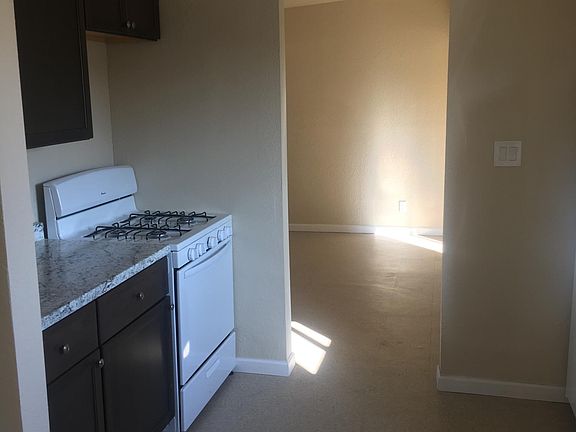 4th image of 3331 E Flower St #1