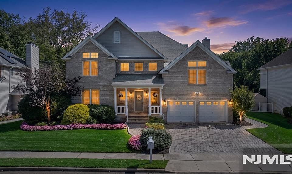 1st image of 33 Cardinal Lane