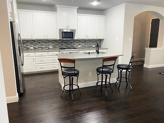 3rd image of 7312 Mitchell Dr