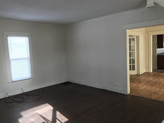 2nd image of 834 S Ironwood Dr