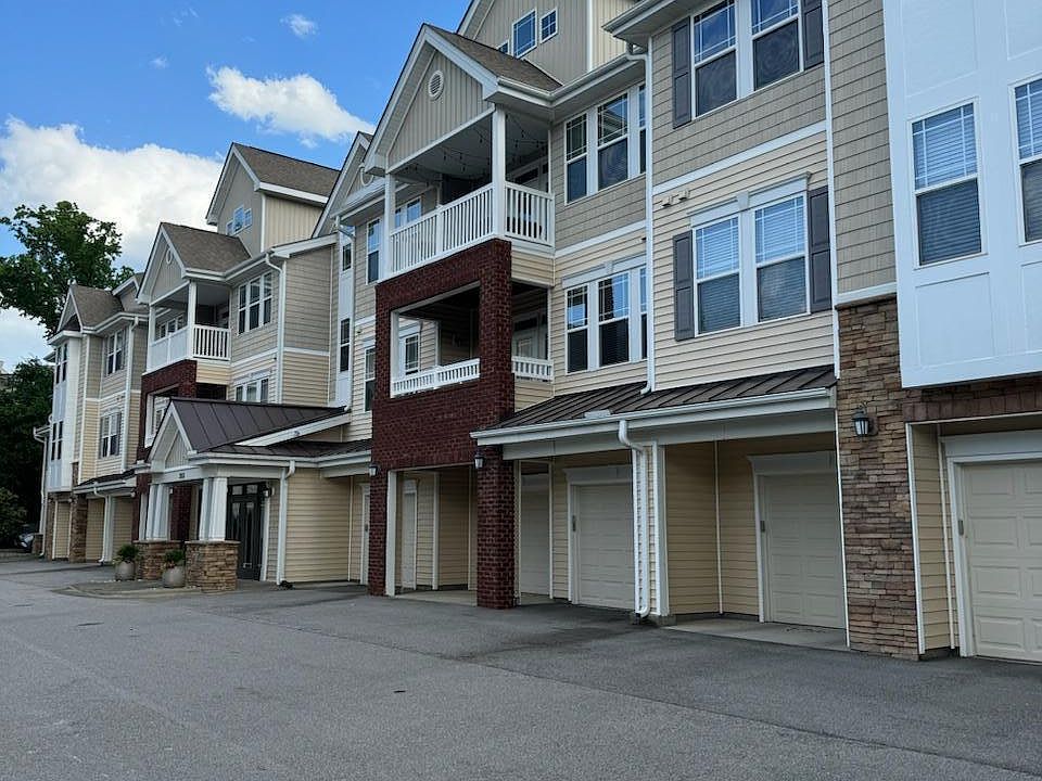 2nd image of 2810 Bedford Green Dr APT 211