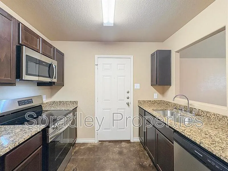 3 bed, 2.0 bath, 1293 sqft, $1,395 — Photo 4