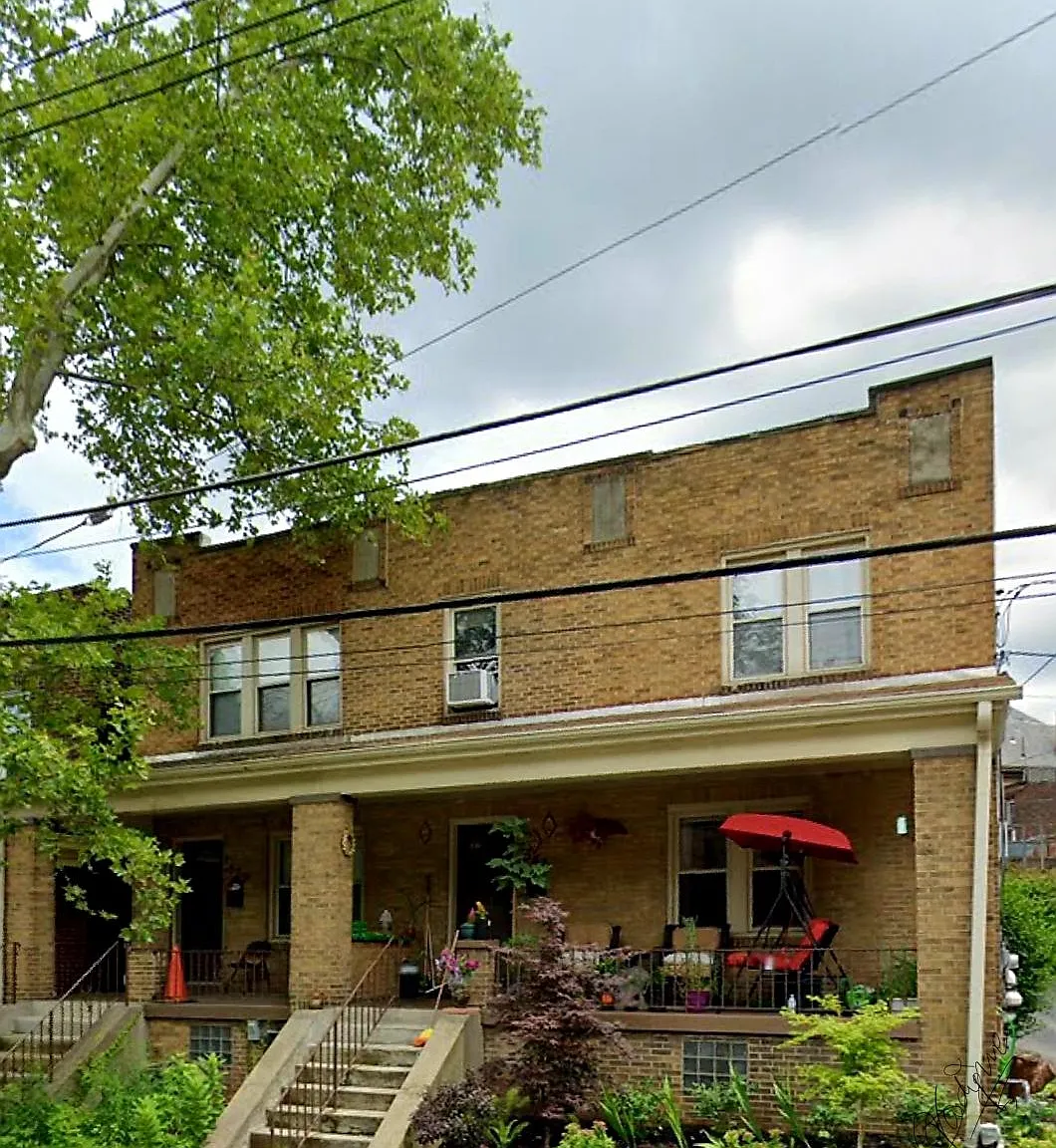 541 Summerlea St — Photo 2