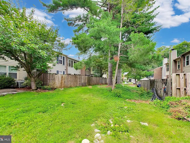 10075 Maple Leaf Dr — Photo 13