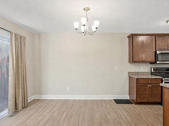 5th image of 3725 Merriville Ct SE