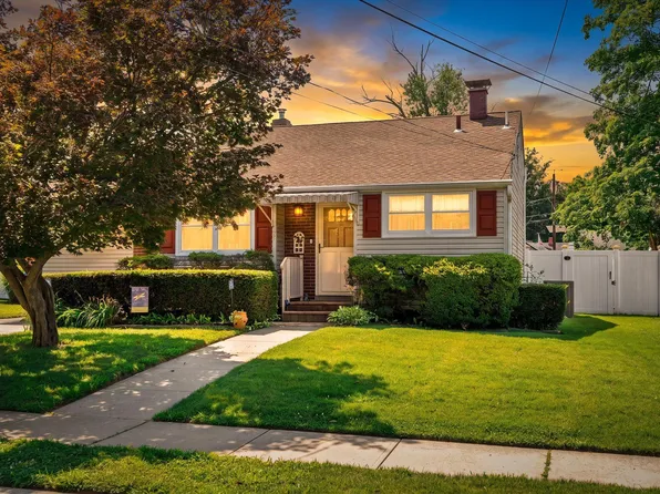 27 Lakeview Dr, Hamilton, NJ 08620