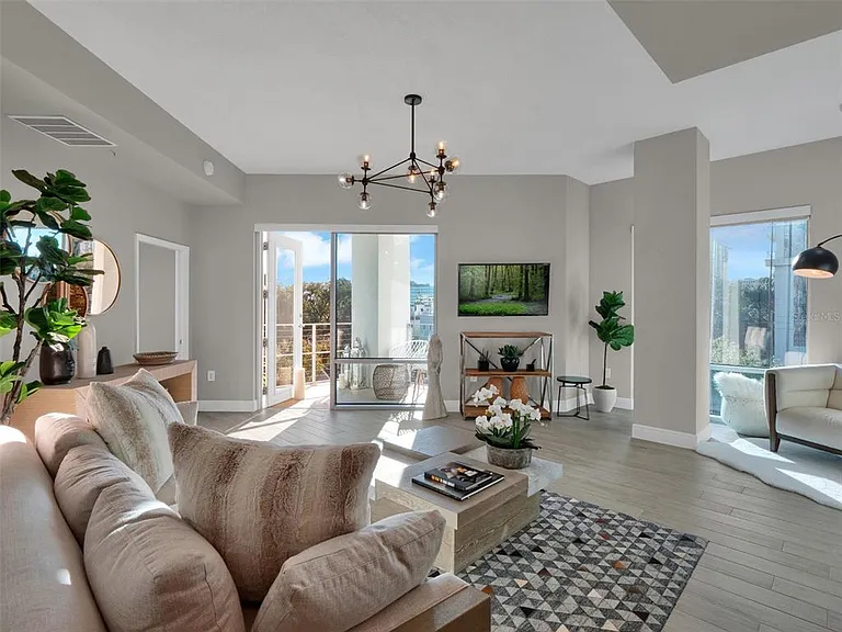 525 E Jackson St #508 — Photo 9