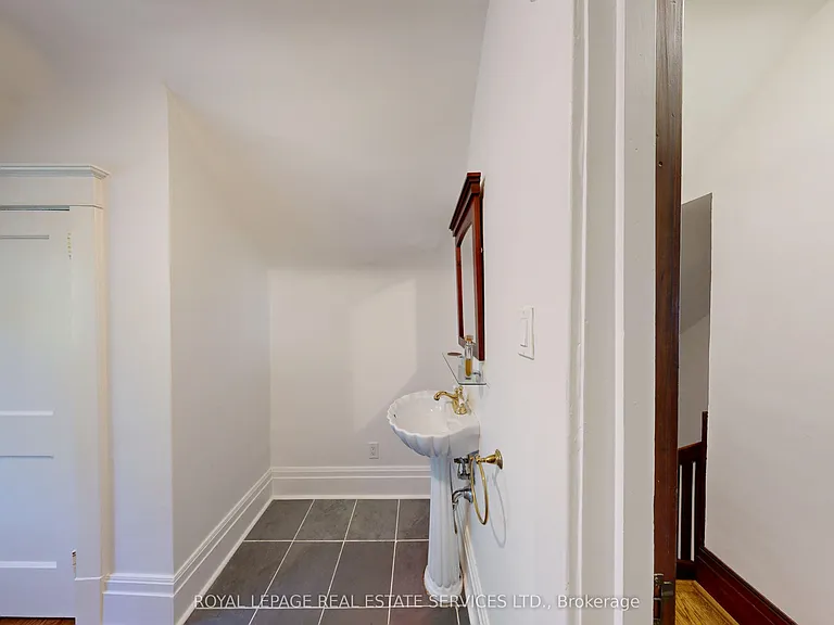 130A Westminster Ave #UPPER LEVEL — Photo 37