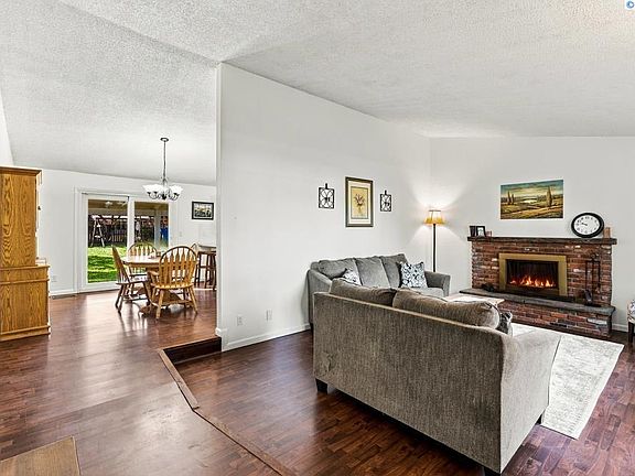 5th image of 703 W 48th Ave