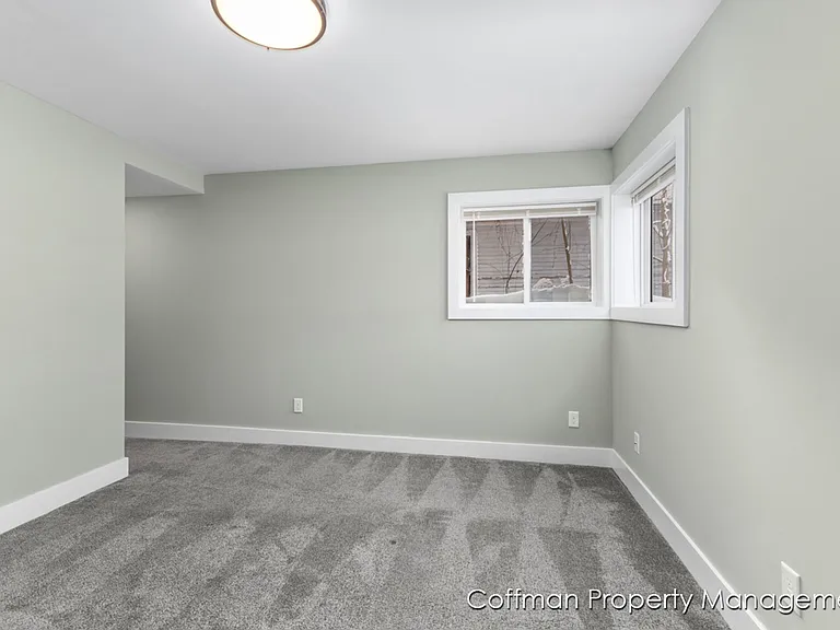 810 Benson Ave NE — Photo 12