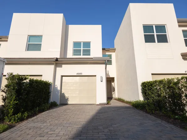 4985 Navali Dr, Lake Worth, FL 33467