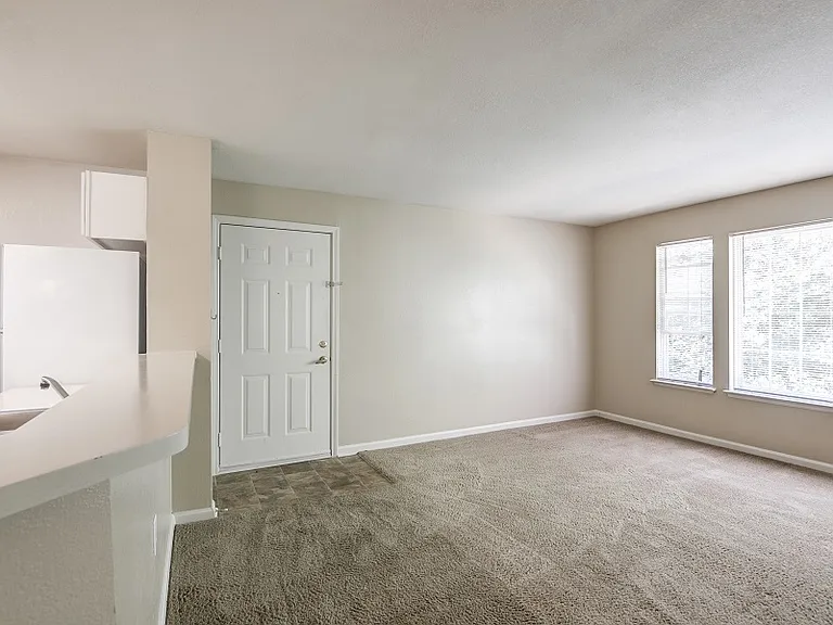 Laurel Pointe — Photo 8