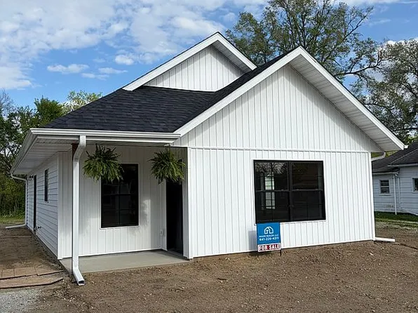 522 S 3rd St, Albia, IA 52531