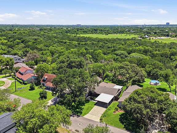 2nd image of 3814 Highcliff Dr