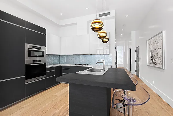 Sold by Christie's International Real Estate Group, LLC | media 4