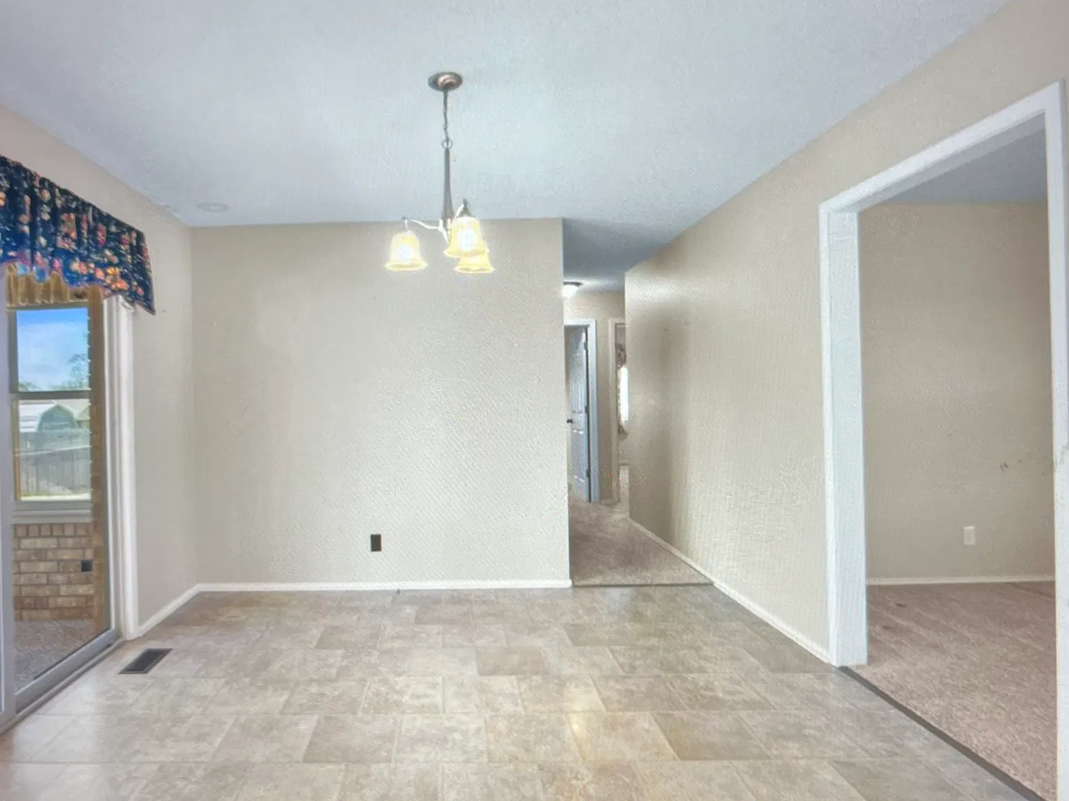 3 bed, 2216 sqft, $1,900 — Photo 3