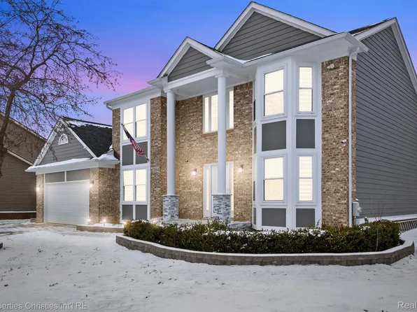 1884 Dorchester Dr, Commerce Township, MI 48390