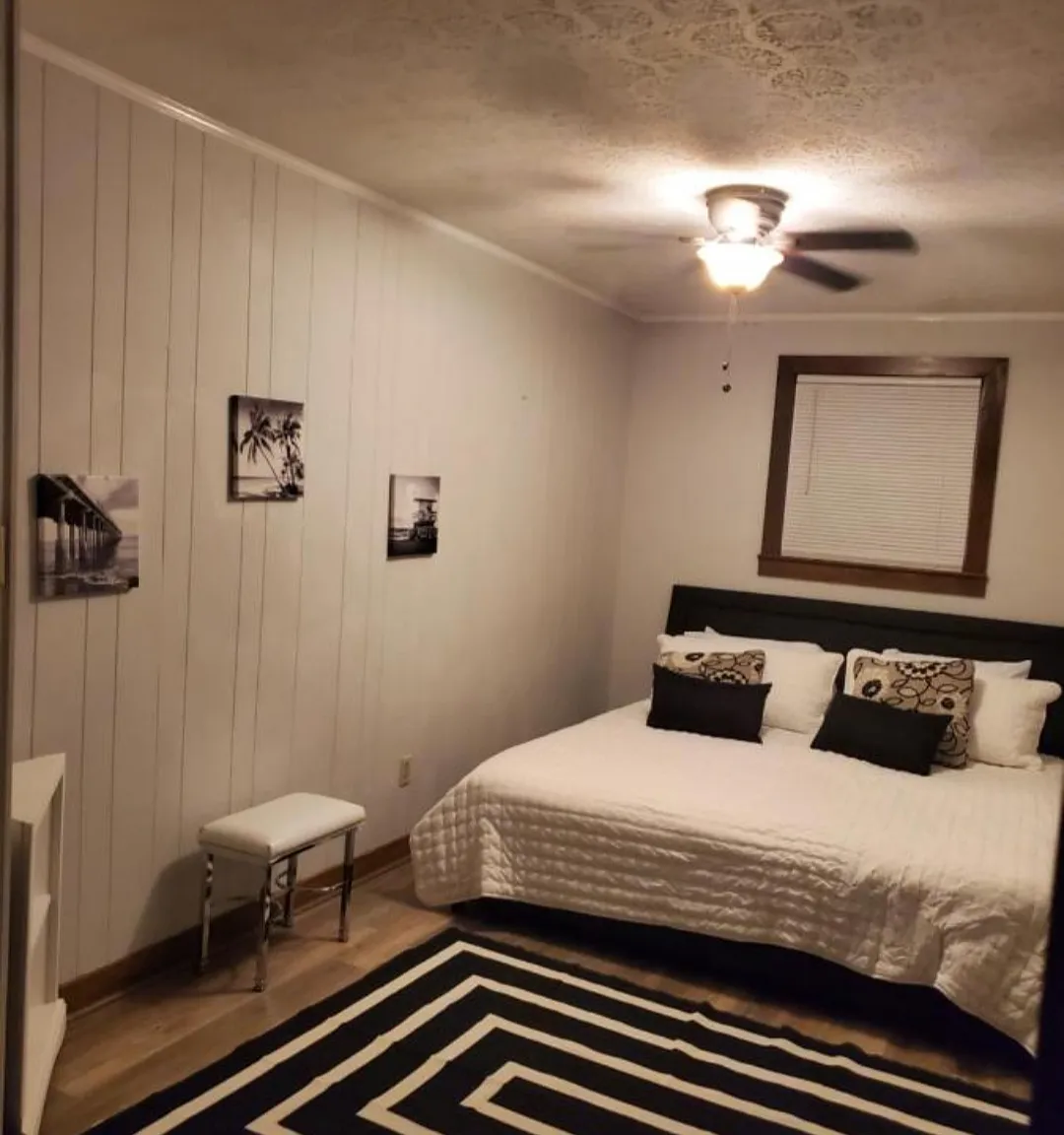 3 bed, 1.5 bath, 1700 sqft, $1,750 — Photo 1