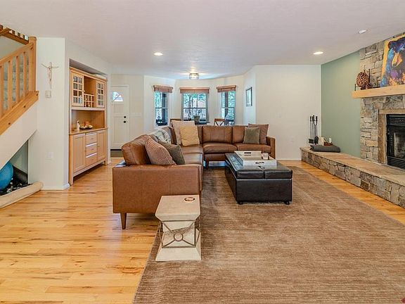 3rd image of 34 Crocus Court