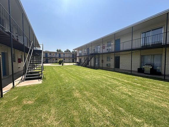 3rd image of 1314 NW Irwin Ave APT 2
