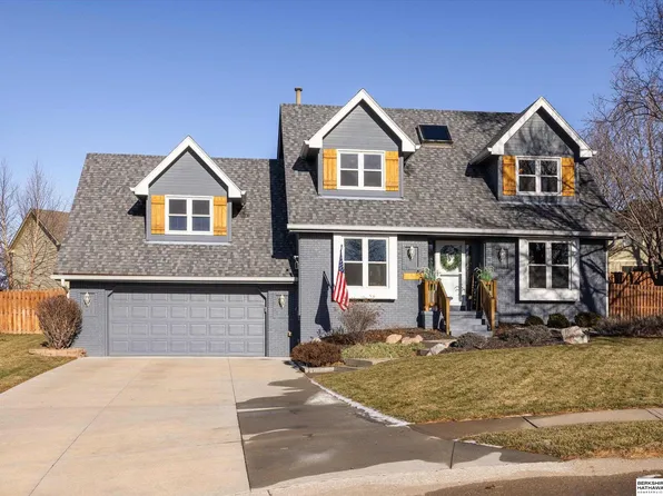 15718 Lakeside Cir, Omaha, NE 68135