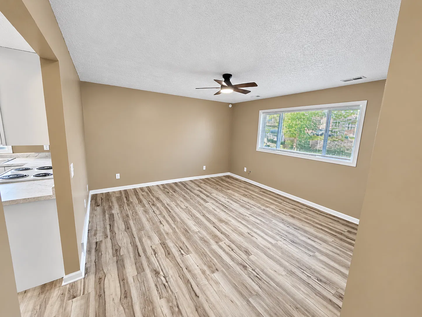Glenview Dr, Council Bluffs — Photo 3
