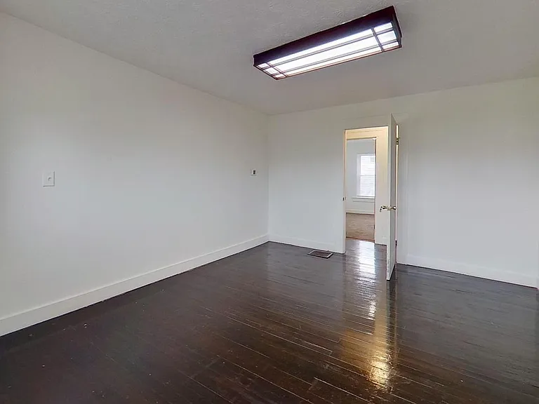 701 W Hanna Ave — Photo 13