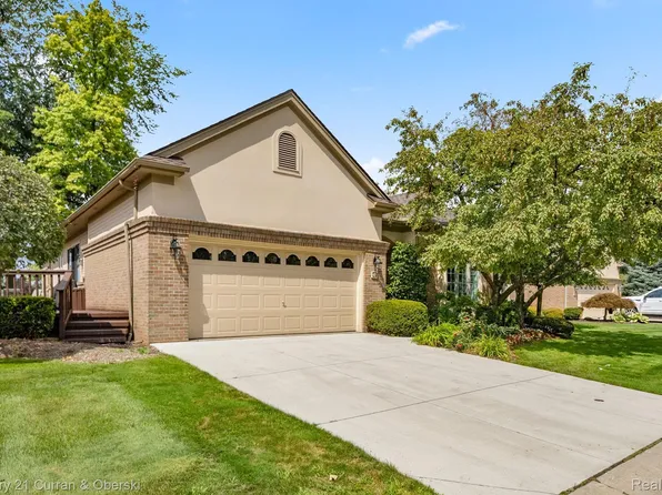 45 Turnberry Ln, Dearborn, MI 48120