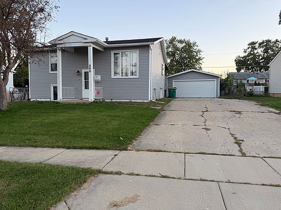 3rd image of 305 Karen Ave