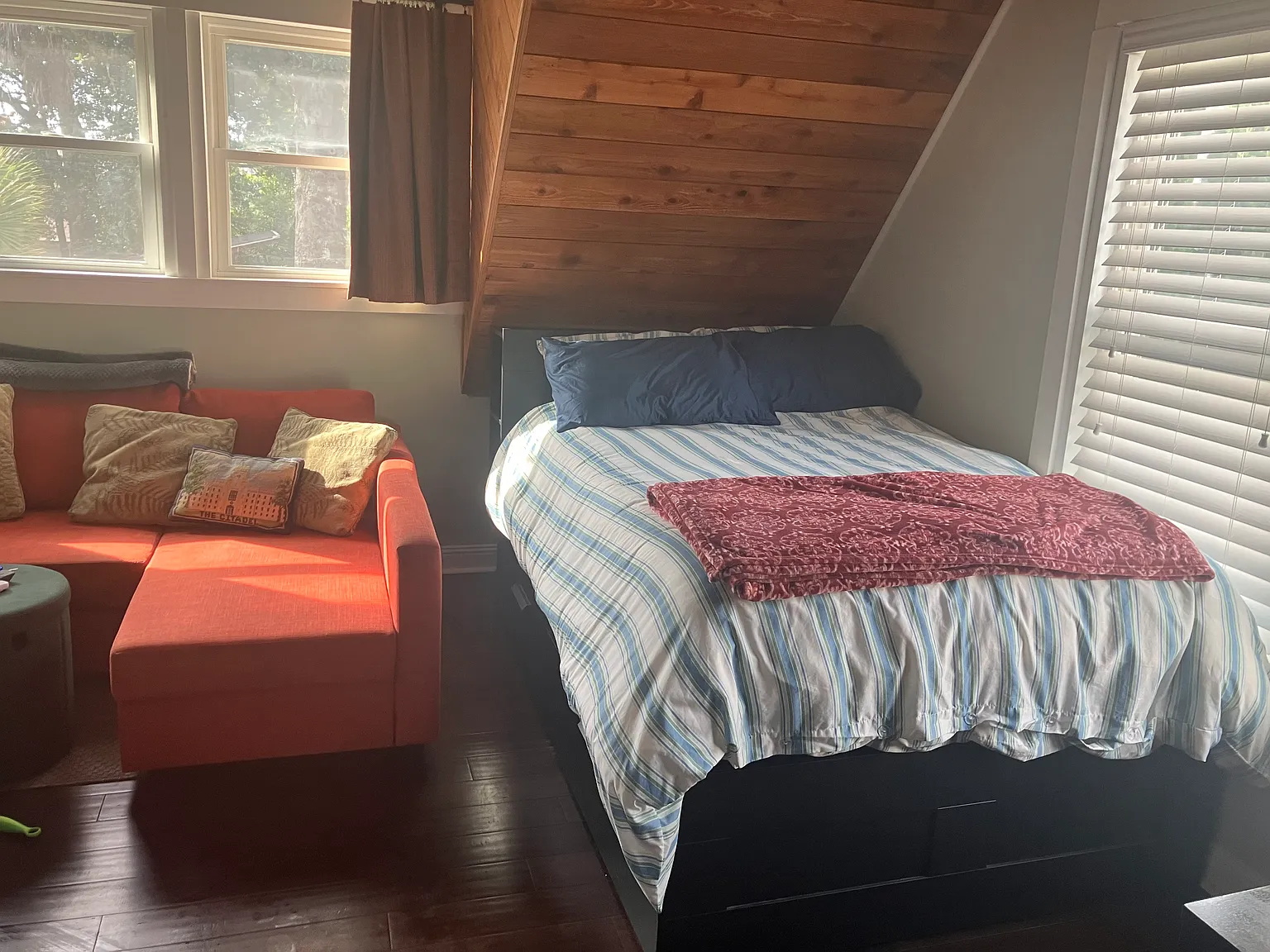 2 bed, 800 sqft, $2,100 — Photo 2