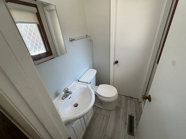 820 Park Ave — Photo 14