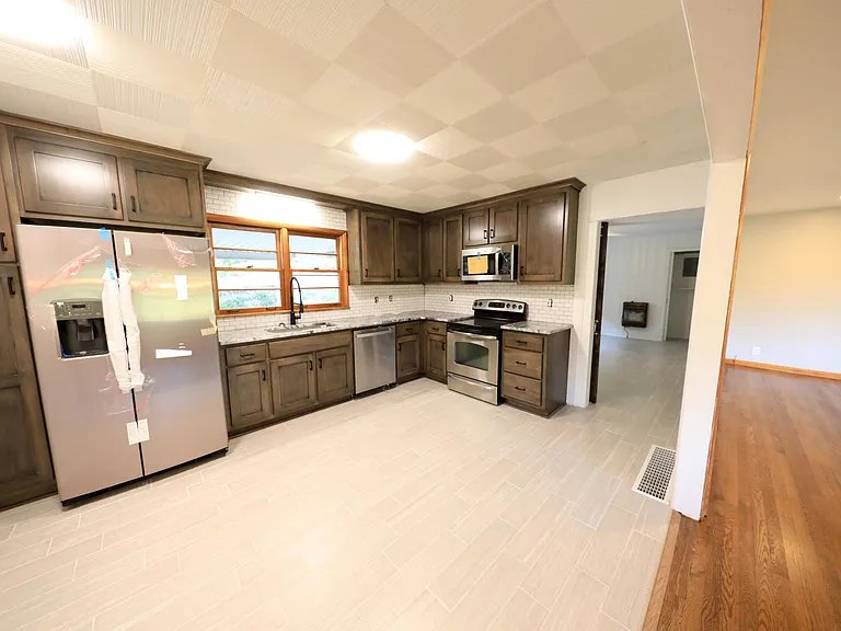684 Valley Rd — Photo 17