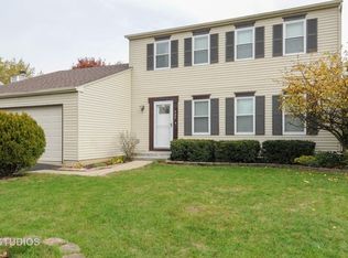 929 Fieldside Ln, Aurora, IL 60504