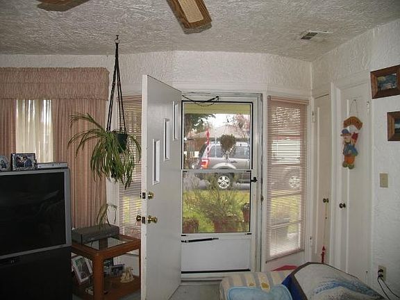 3rd image of 484 Grand Ave